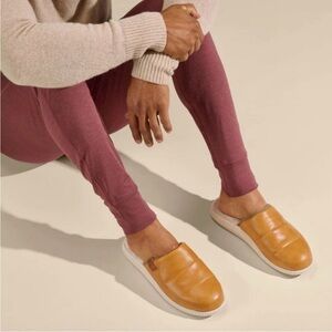 OluKai Men's Mua Slippers Slides Tan Leather Shearling Lined Size 9 new no box